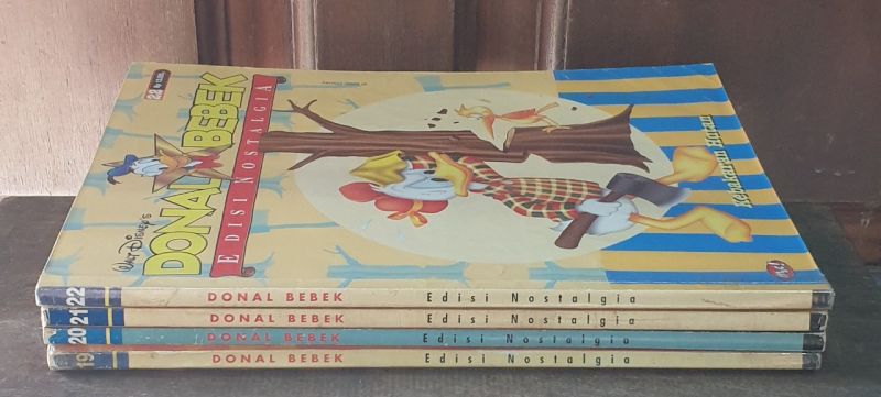 Komik Donal Bebek Edisi Nostalgia. Total 12 Buku. Tidauccy SH