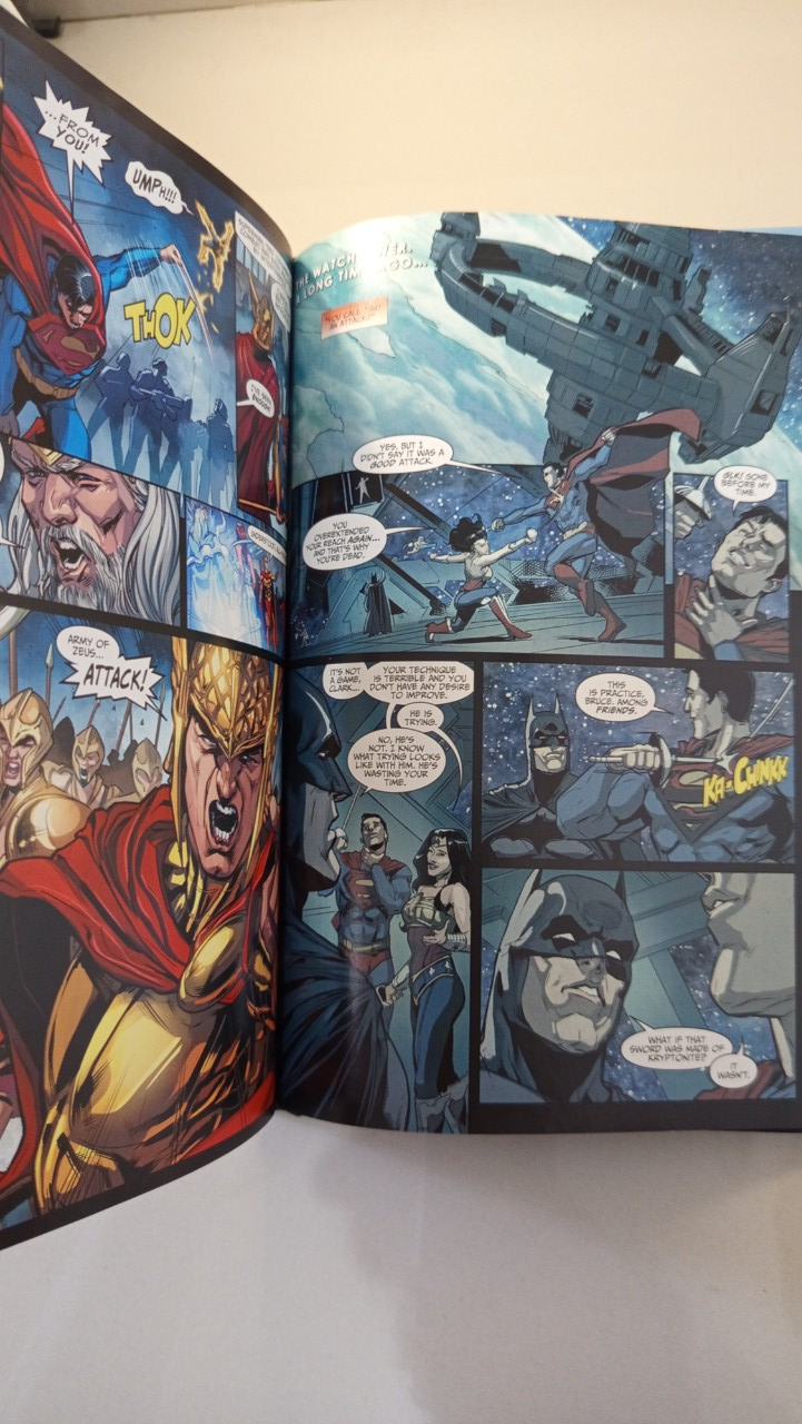 TPB Komik Injustice Gods Among US Year Four (HC)