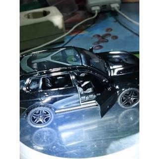 diecast BMW suv X7 1:36 model