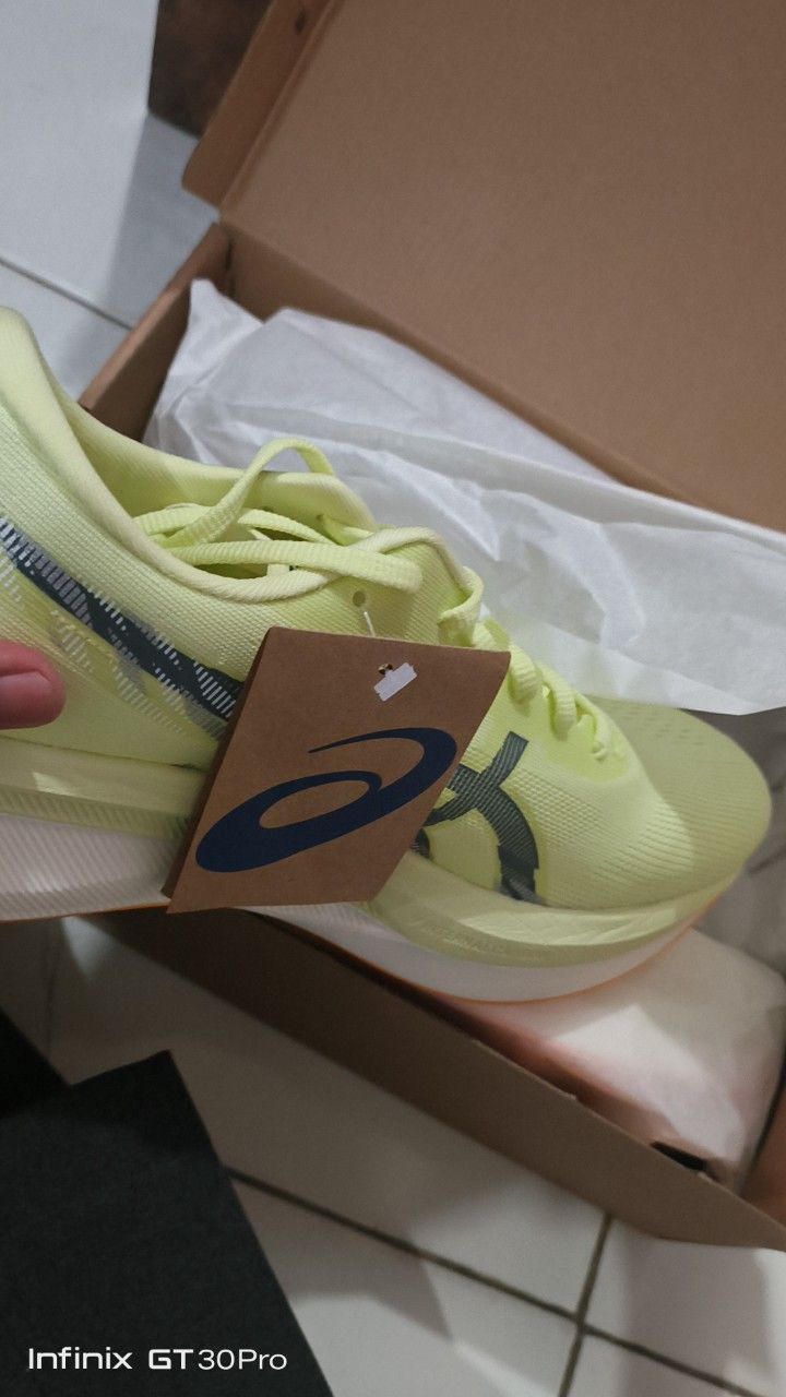 Sepatu Lari Pria Asics Magic Speed 4 Size 44