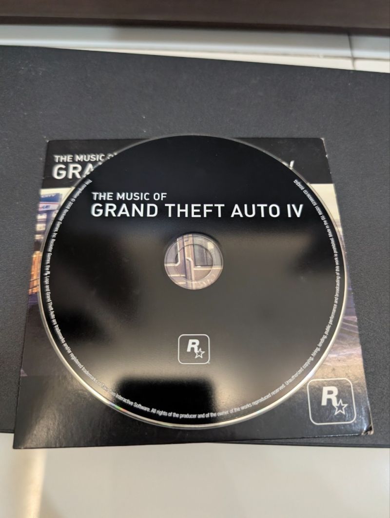 GTA IV Bonus container + cd soundtrack