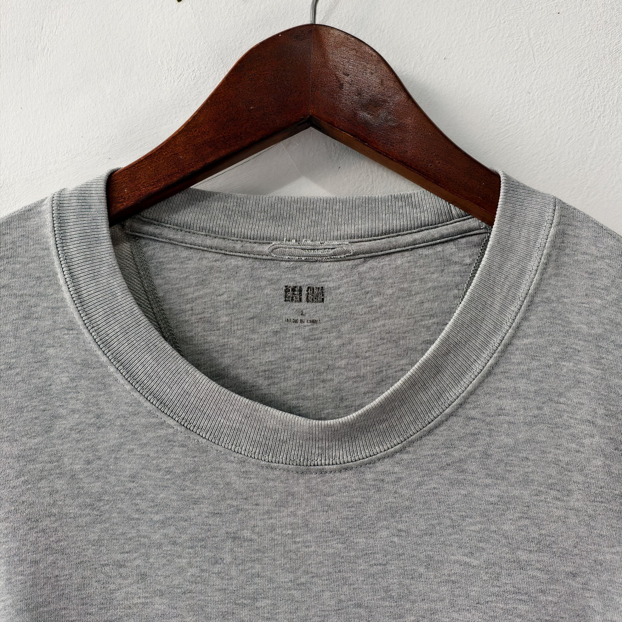UNIQLO Crewneck Sweatshirt Raglan Gray