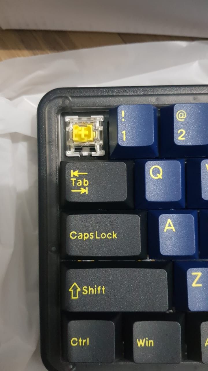 51 Keyboard Mechanical Fantech Maxfit70 yellow switch 3 connection (bluetooth, dongle, type c)