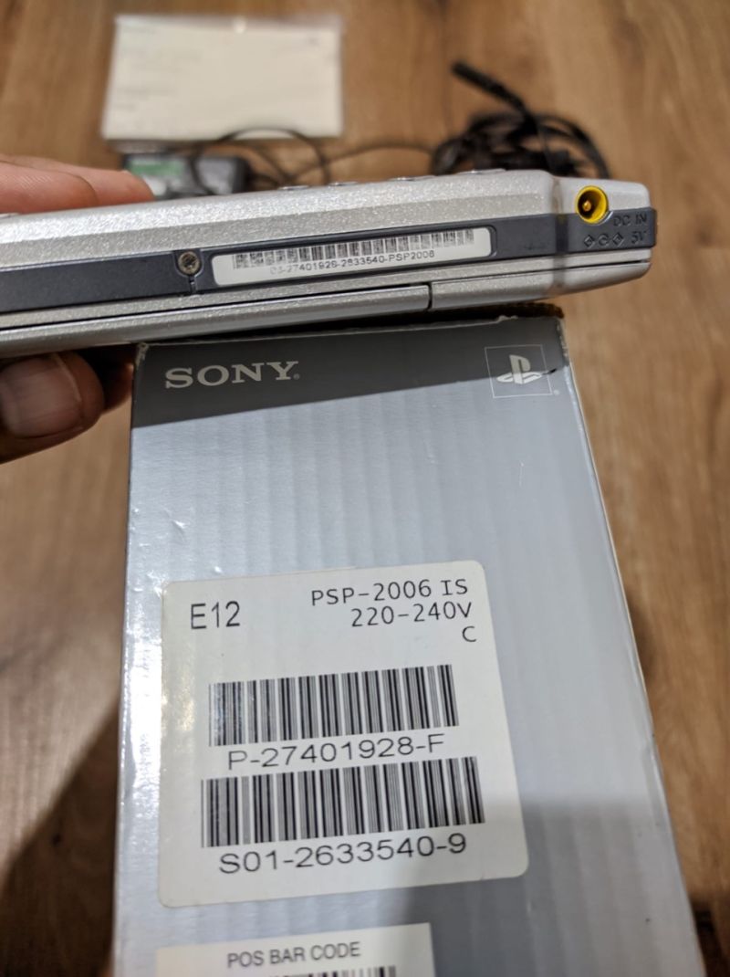 Kak Sandy Tan - Sony PlayStation Portable Slim & Lite (PSP-2006) Ice Silver