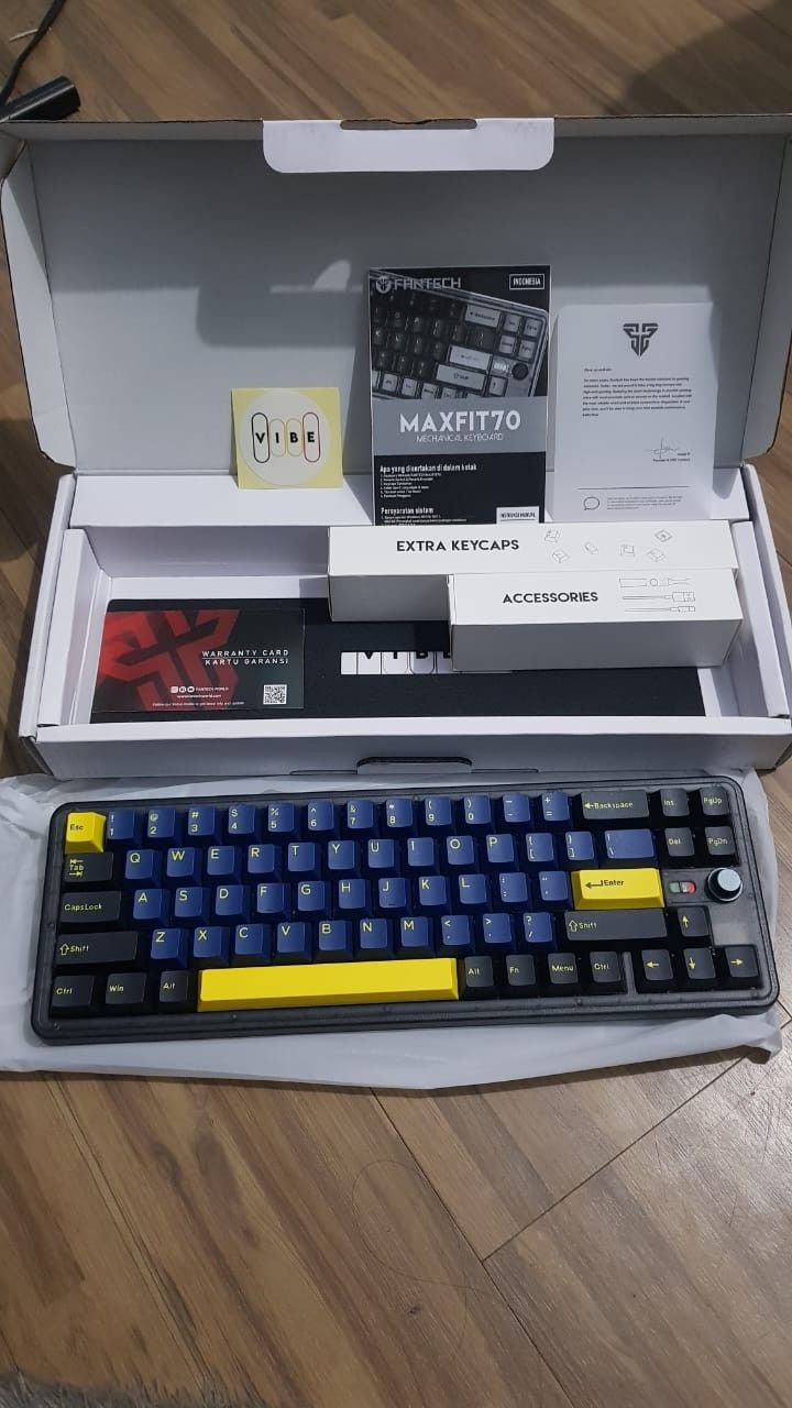 51 Keyboard Mechanical Fantech Maxfit70 yellow switch 3 connection (bluetooth, dongle, type c)