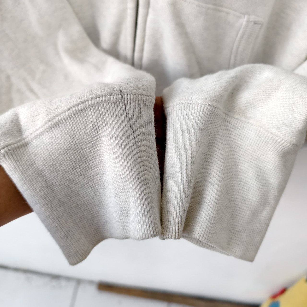 ZIP HOODIE UNIQLO - Putih