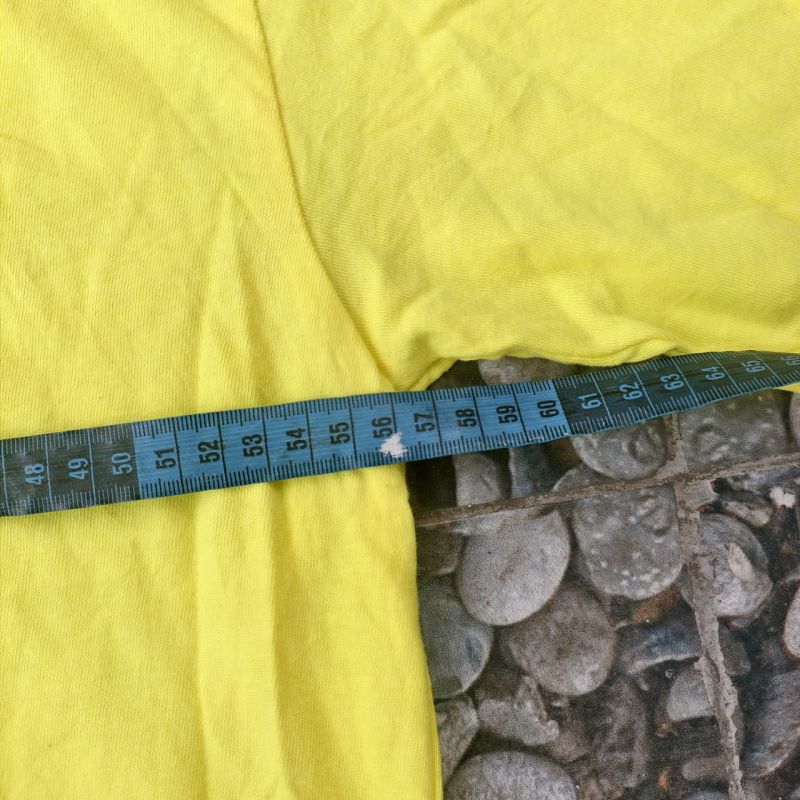 Kaos Aloha Quik Bunny Kuning – Unisex Size L – Graphic Tee Vintage Streetwear