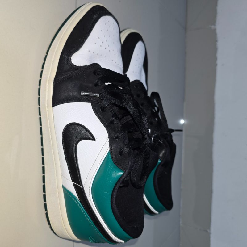 Air Jordan Low SE White Black Mystic Green