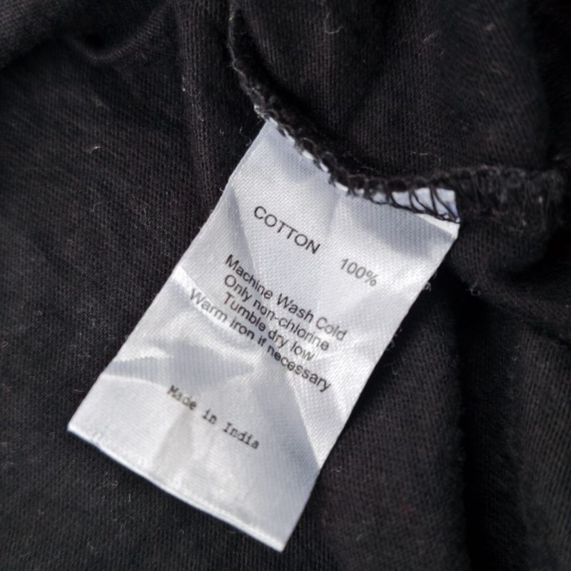 Kaos Polos Hitam Basic Cotton – Size M (Unisex)