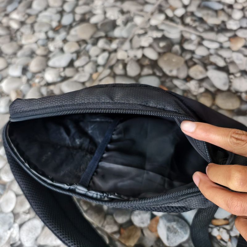 Tas Pinggang Hitam Simple – Model kasual, cocok untuk harian & traveling