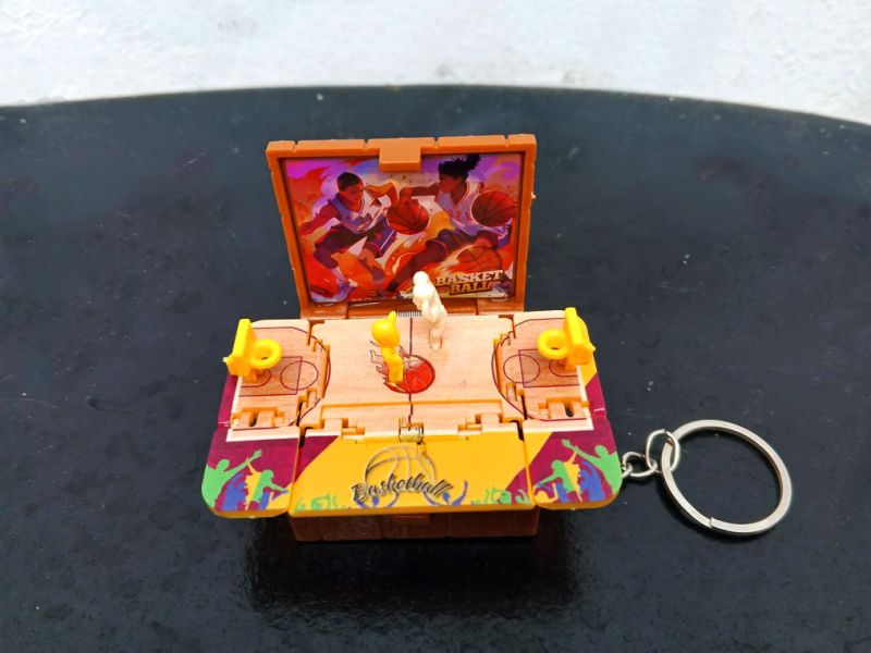 KEYCHAIN KAMERA TLR-WHITE - Lukman Ariwibowo