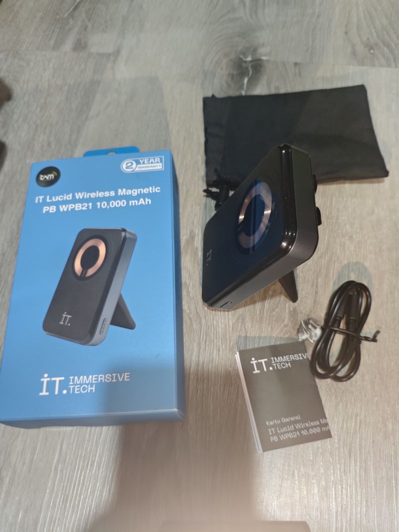 IPHONE POWERBANK WIRELESS 10.000 MAH IT GARANSI TAM 2 Tahun