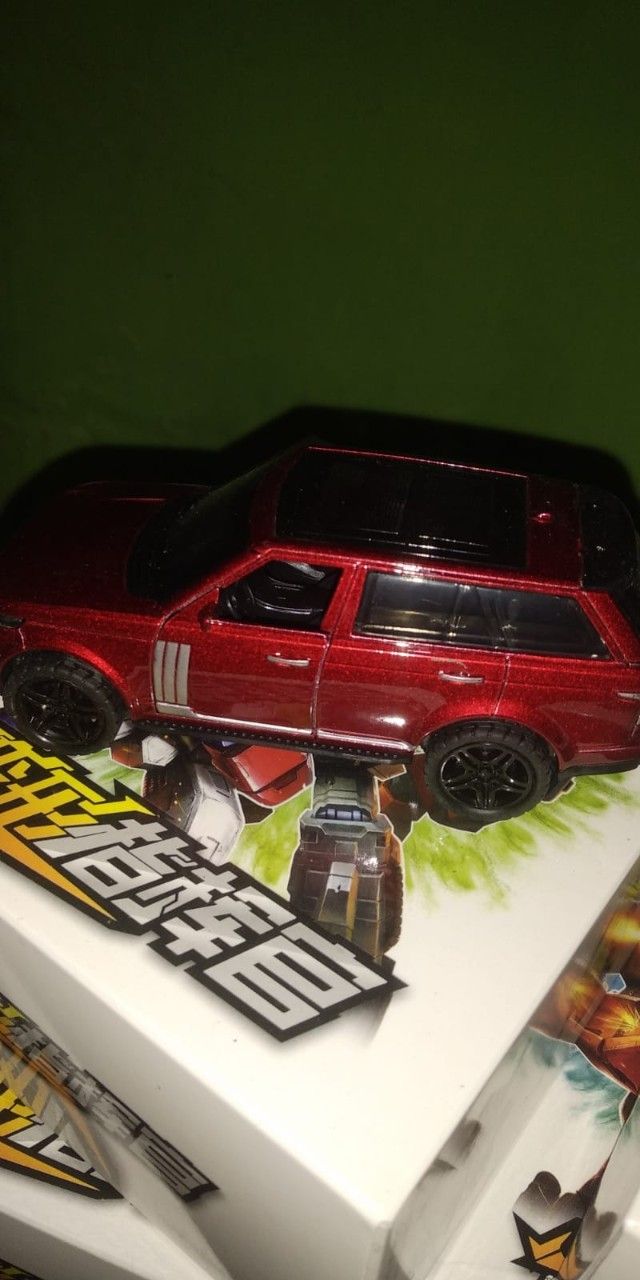 diecast Land rover red lotus skala 1:36