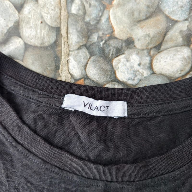Kaos Polos Hitam Vilact – Size Free (Korea) – 100% Cotton