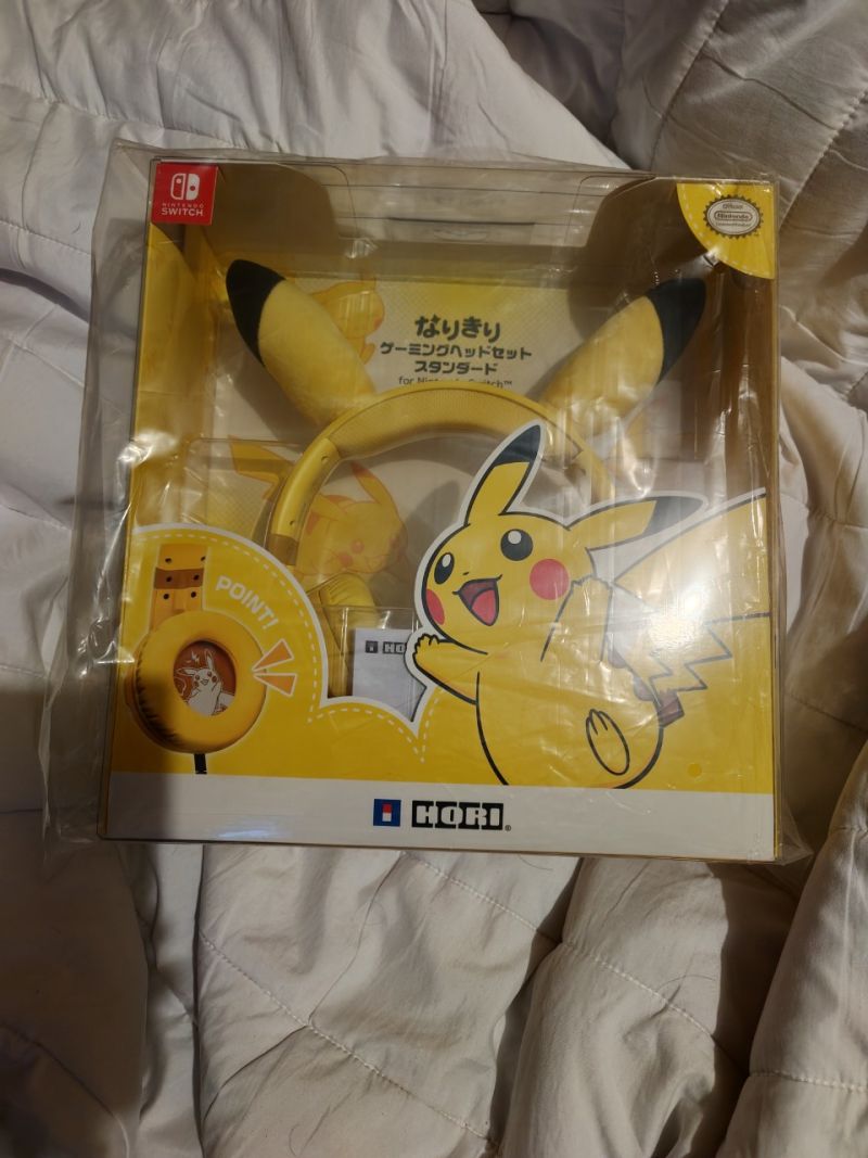 5 hori headphone limited Pikachu edition - Leonardo Gunawan