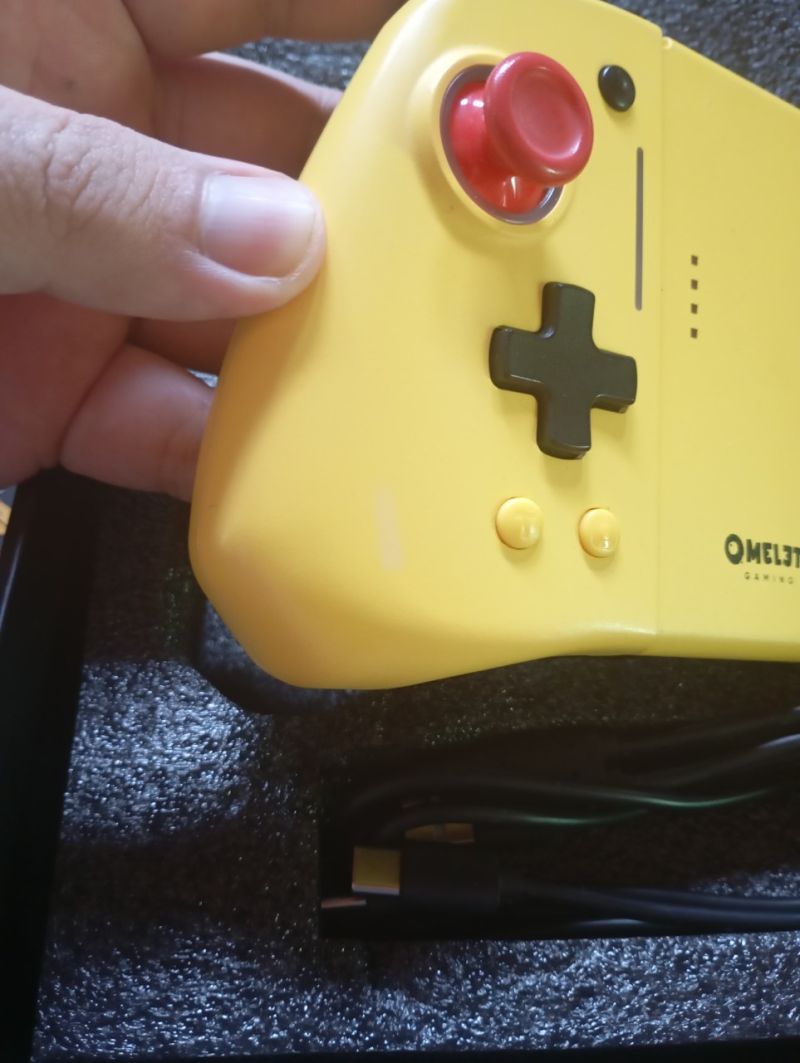 12. Joycon Omelet Pro+ Pikachu Edition kondisi normal - Alan Dharma Saputra (BIN)
