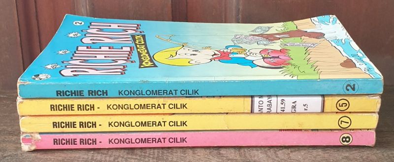 Komik Richie Rich 4 Buku + Goosebumps 17 Buku. Dimas Wardana