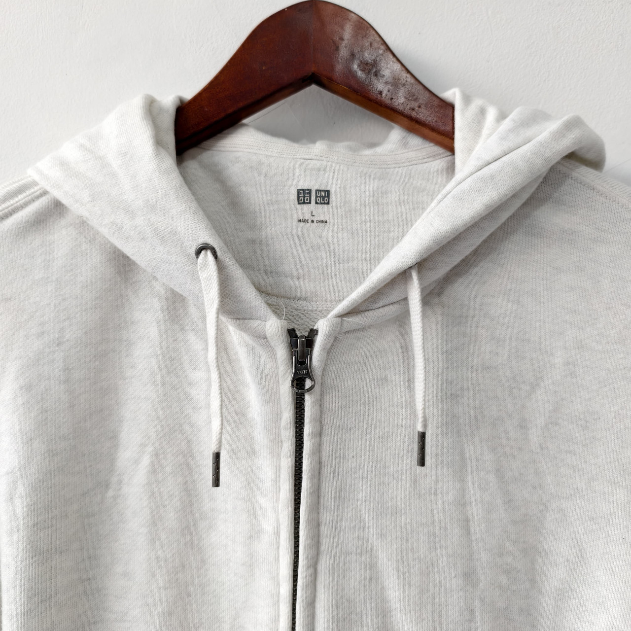 ZIP HOODIE UNIQLO - Putih
