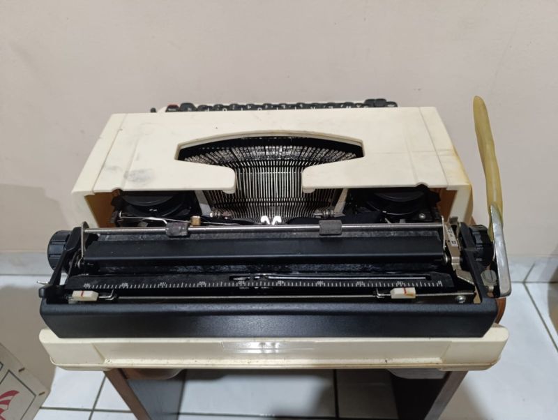 Mesin Ketik Portable (Shikigami Manendake)