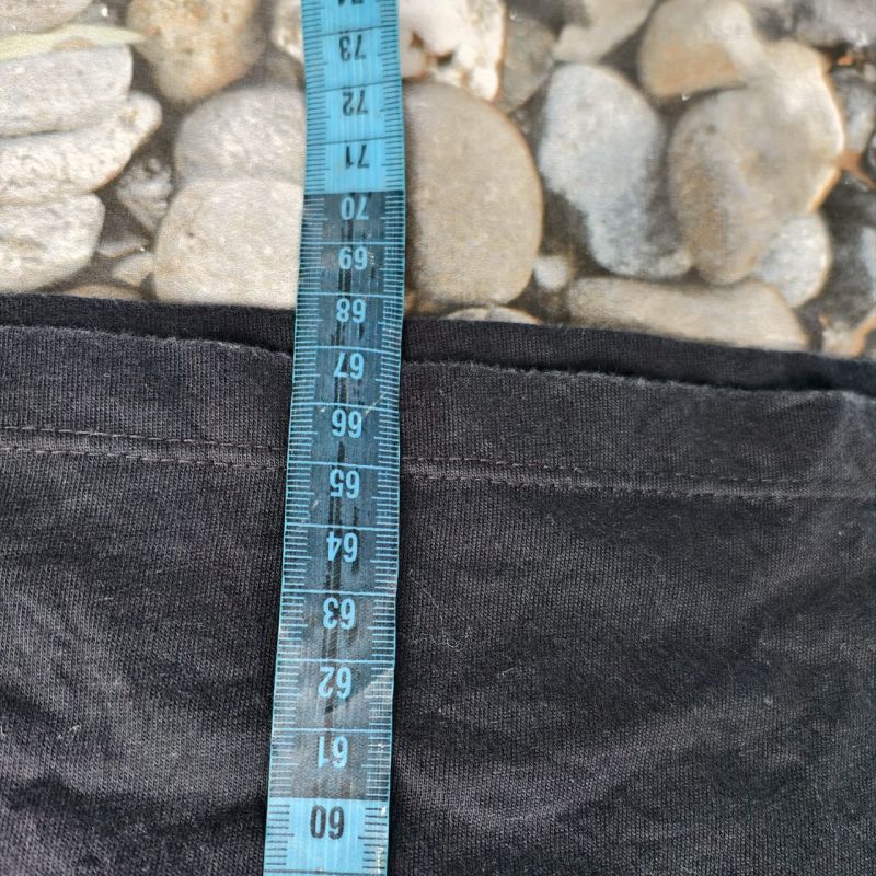 Kaos Polos Hitam Basic Cotton – Size M (Unisex)