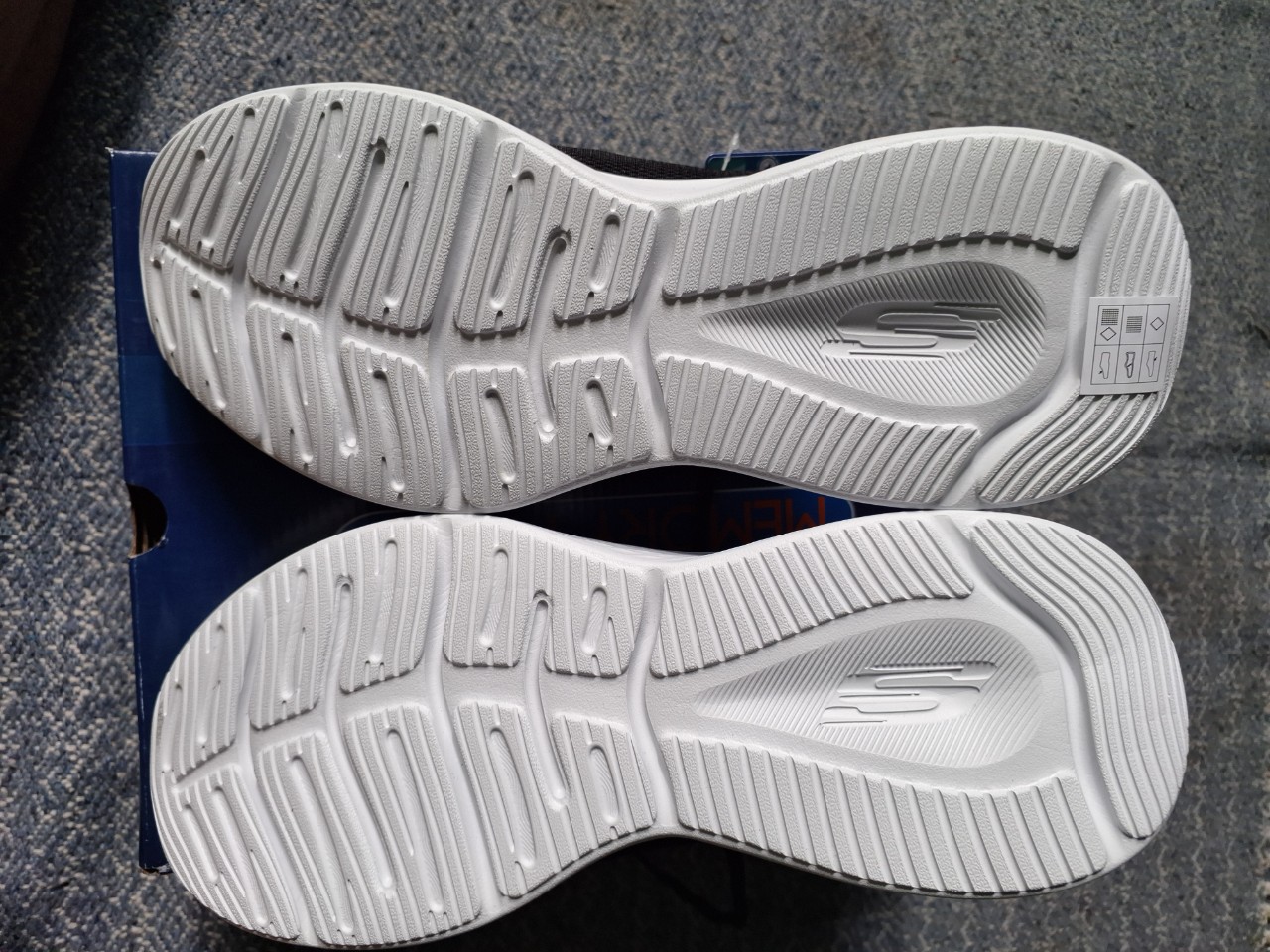 SKECHERS AIR COOLED MEMORY FOAM