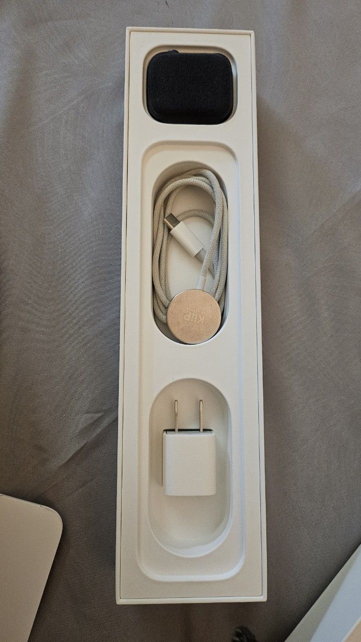 52 Apple Watch series 5 - 44 MM (Black) GPS Only