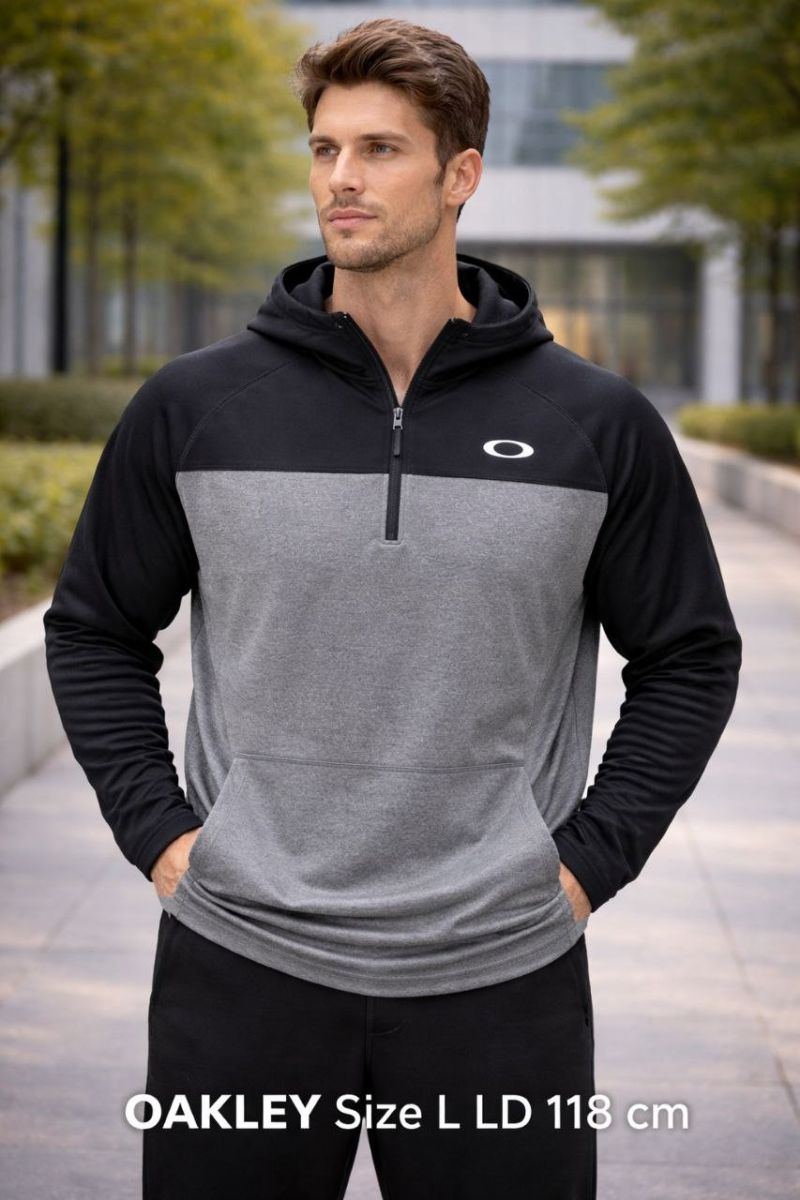 110 Hoodie NBA CLUB Bulls Original size L LD 128CM - M Azad 100     Rp110,000 117 quater OAKLEY Orig