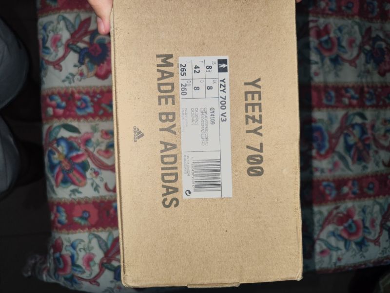 17 Adidas Yeezy 700 V3 Copper - Aris Munandar