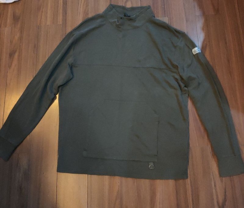 18 Sweeter OAKLEY Original size XL LD 136 - Aji Sutrisna 200     Rp210,000