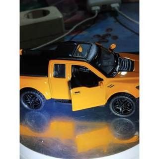 diecast toyota hilux skala 1:36 authentic yellow