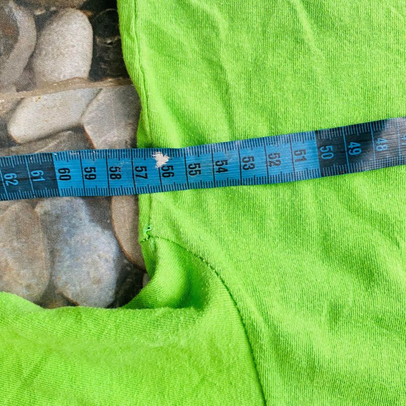 Kaos Polos Hijau Neon – Preloved