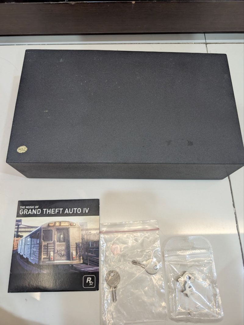 GTA IV Bonus container + cd soundtrack