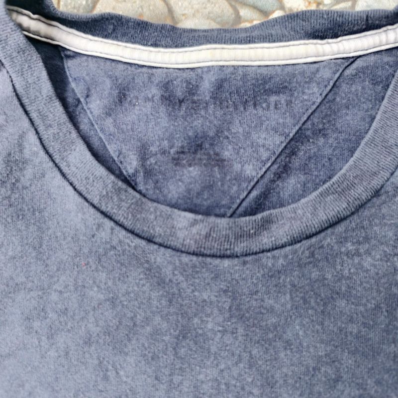Kaos Pria Tommy Hilfiger Navy Original – Size L Preloved