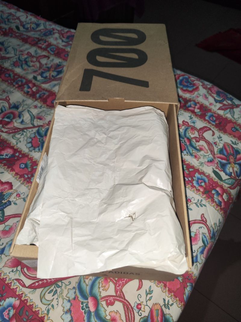 17 Adidas Yeezy 700 V3 Copper - Aris Munandar