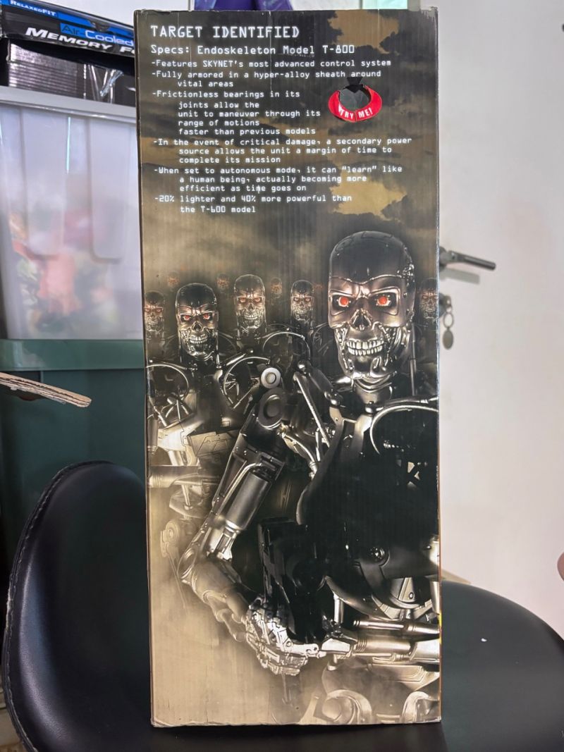 Neca Terminator T800 18”