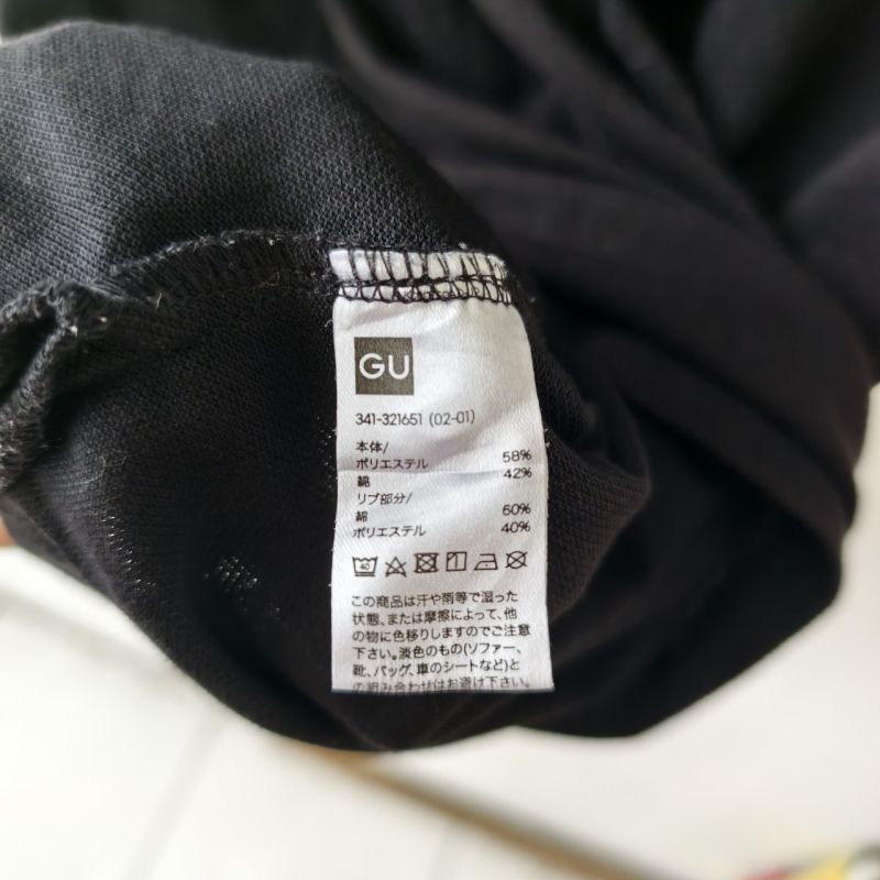 UNIQLO GU KAOS Kerah Polo Hitam