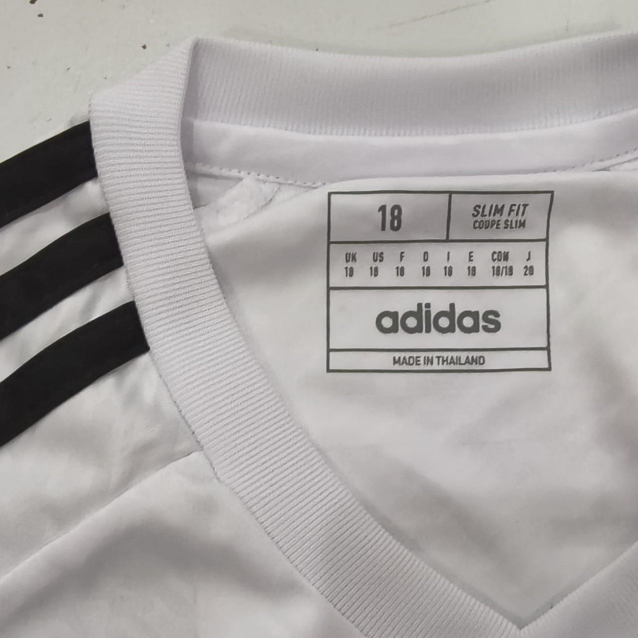 Jersey Sepak Bola Real Madrid home kids 24/25