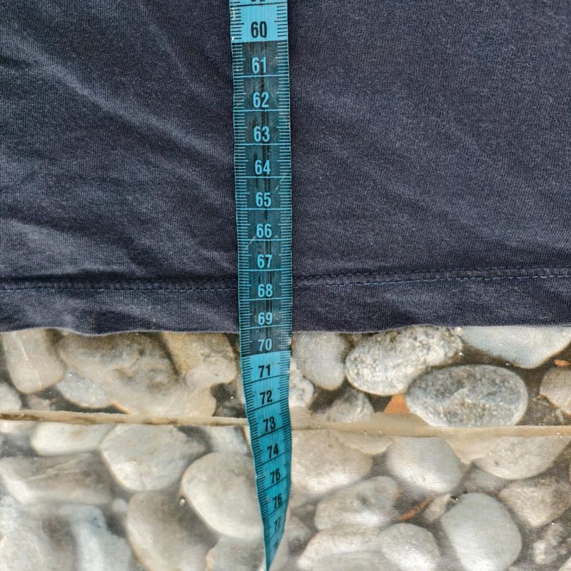 Kaos Uniqlo Polos Navy Size L – Basic Cotton Tee