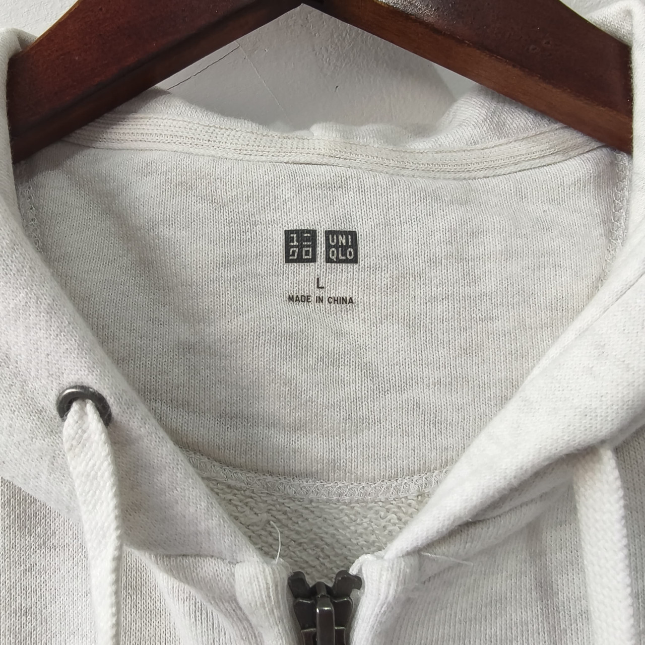 ZIP HOODIE UNIQLO - Putih