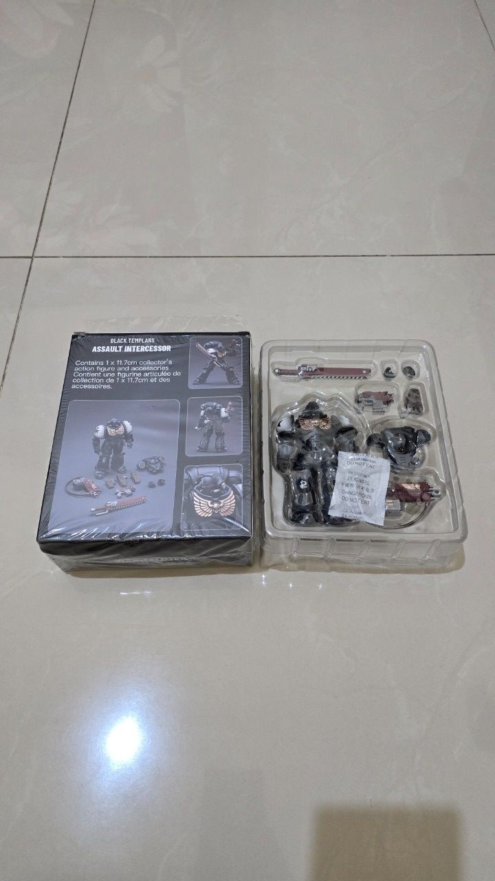 JoyToy Warhammer 40K Black Templars Assault Intercessor