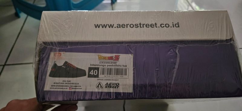 sepatu limited edition dragon ball z versi trunks. Ukuran 40. Official aerostreet