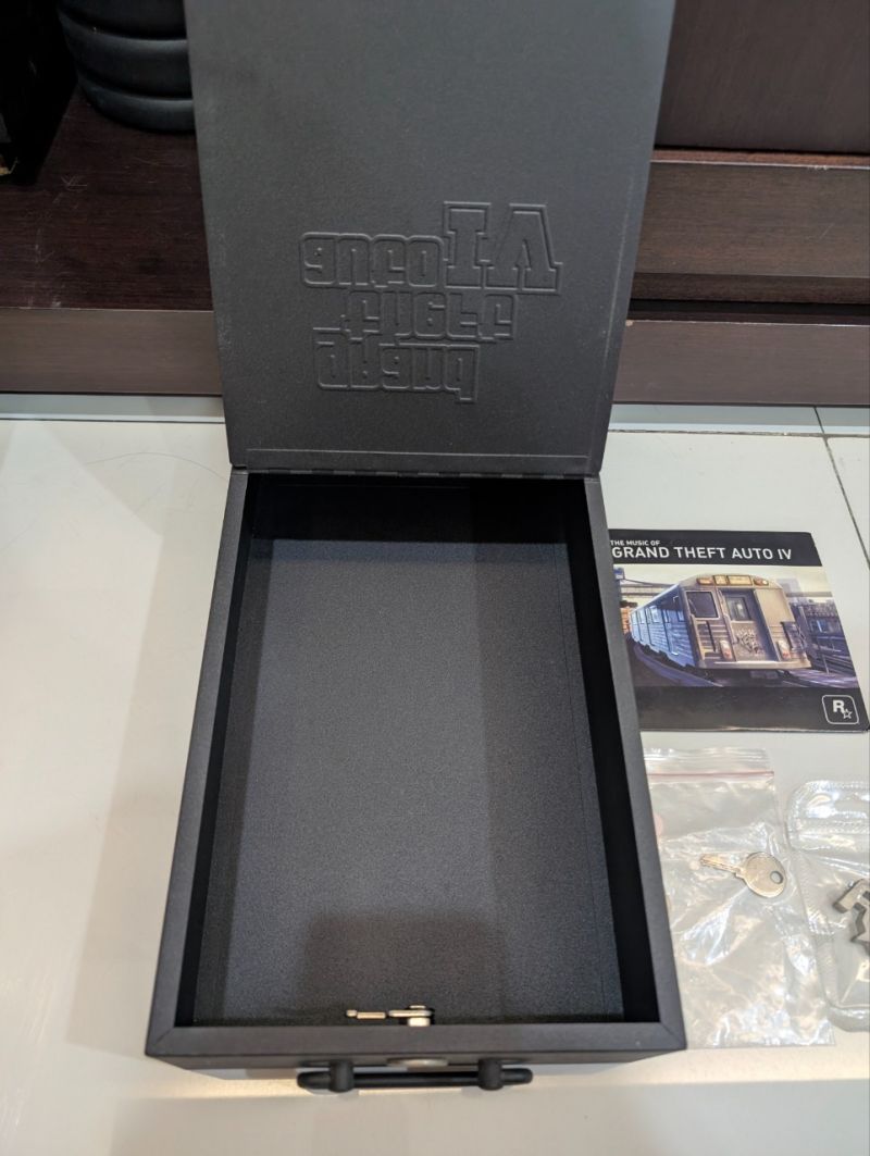 GTA IV Bonus container + cd soundtrack